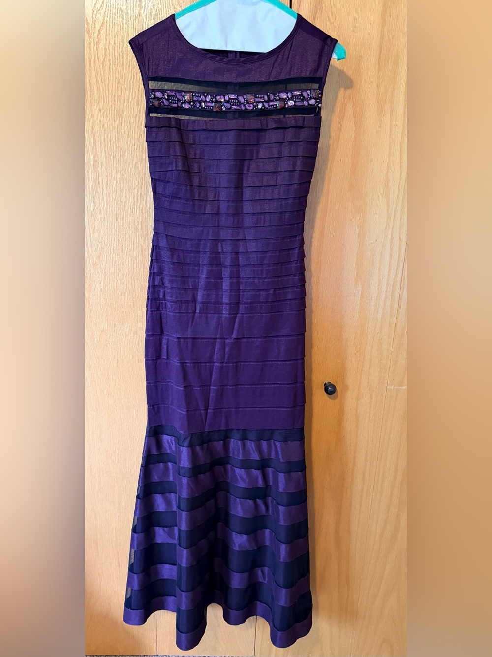 Elegant Purple Sleeveless Evening Gown with Bead Detail